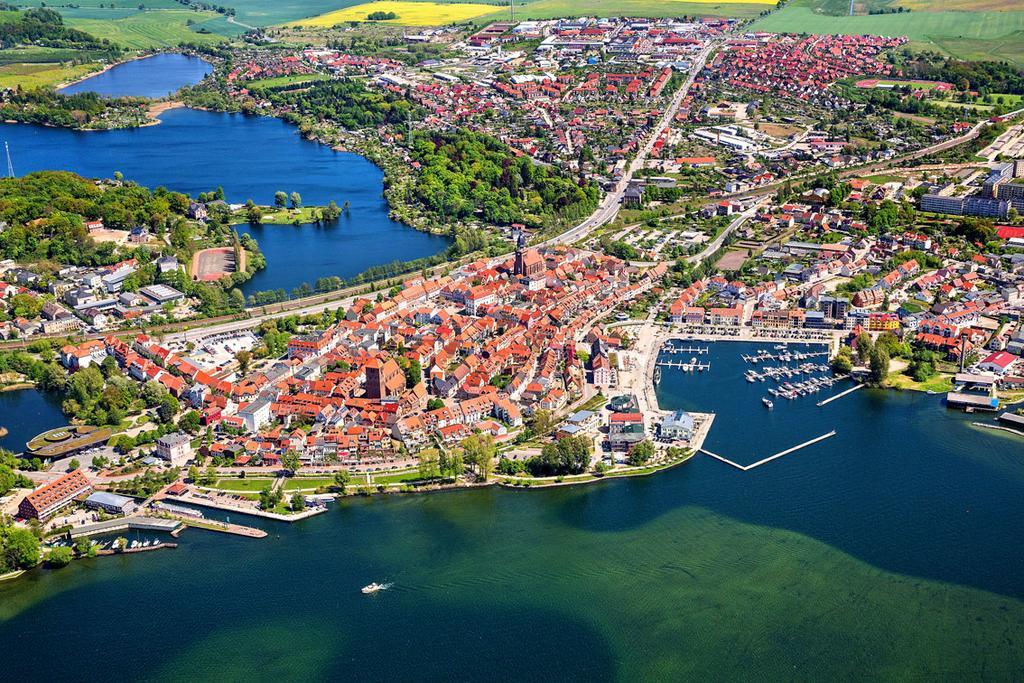 Apartment Yachthafen Waren Exteriör bild