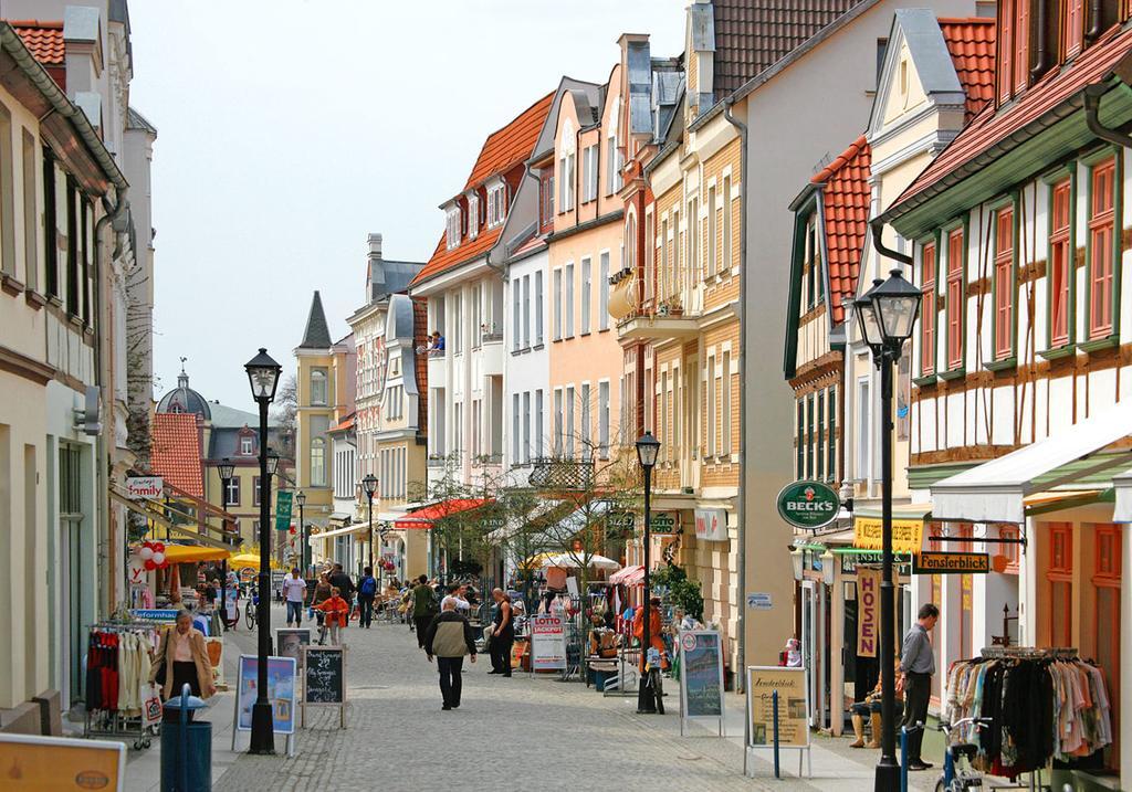 Apartment Yachthafen Waren Exteriör bild